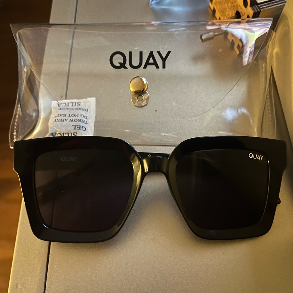 Brand new quay fools gold sunglasses